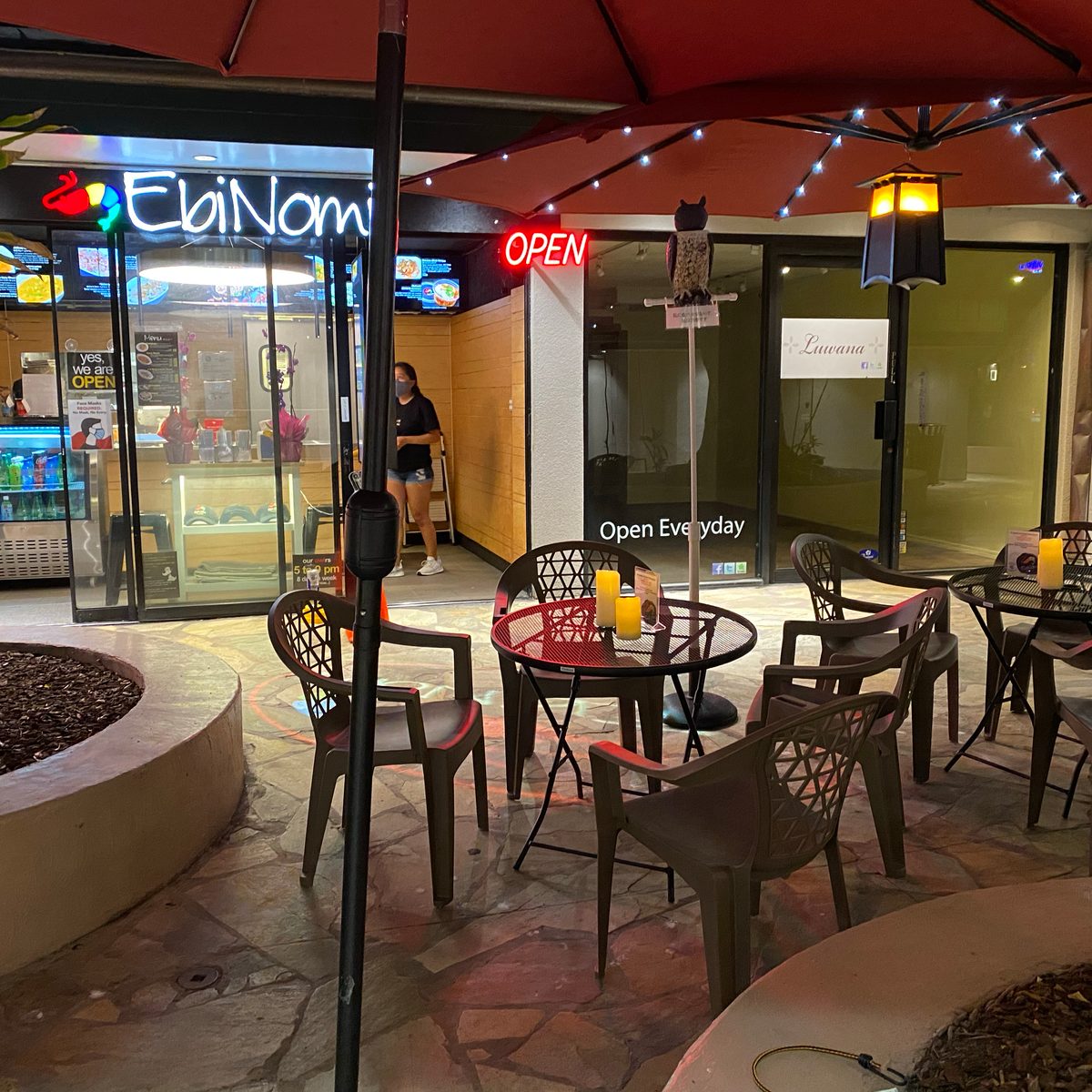 Dine in the Courtyard